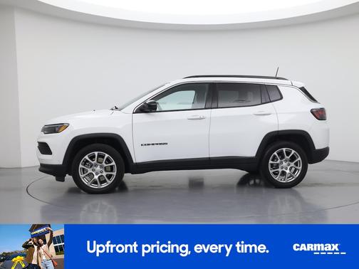 White 2023 Jeep Compass Latitude Lux