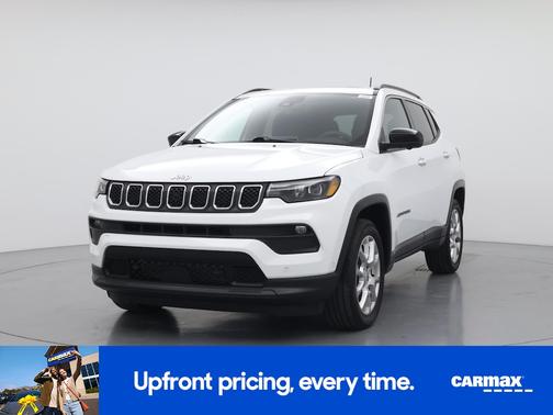 White 2023 Jeep Compass Latitude Lux
