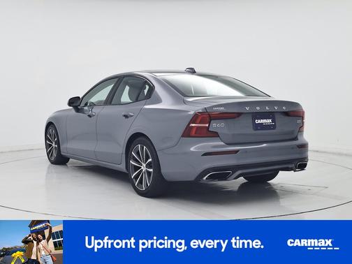 2022 Volvo S60 B5 Momentum