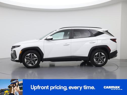 White 2025 Hyundai TUCSON SEL