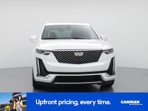 White 2024 Cadillac XT6 Luxury