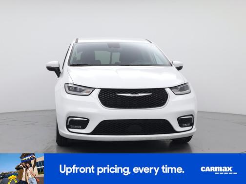 White 2023 Chrysler Pacifica Touring L