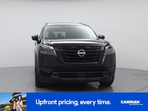 Black 2024 Nissan Pathfinder SV