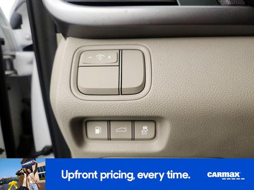 White 2017 Kia Optima LX