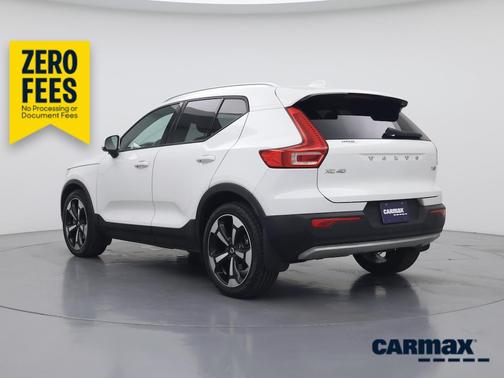 White 2020 Volvo XC40 T5 Momentum