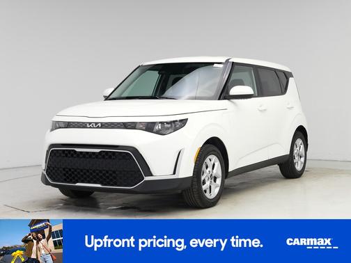White 2025 Kia Soul LX