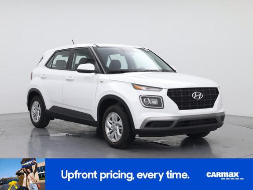 White 2025 Hyundai VENUE SE