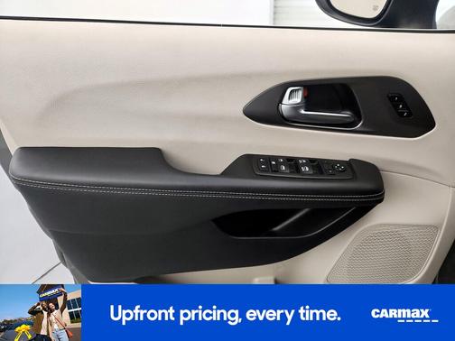 Gray 2023 Chrysler Pacifica Touring L