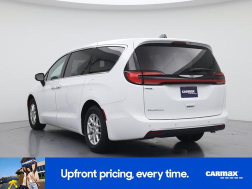 White 2023 Chrysler Pacifica Touring L