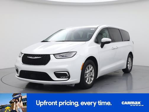 White 2023 Chrysler Pacifica Touring L