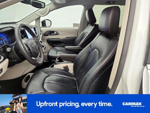 White 2023 Chrysler Pacifica Touring L