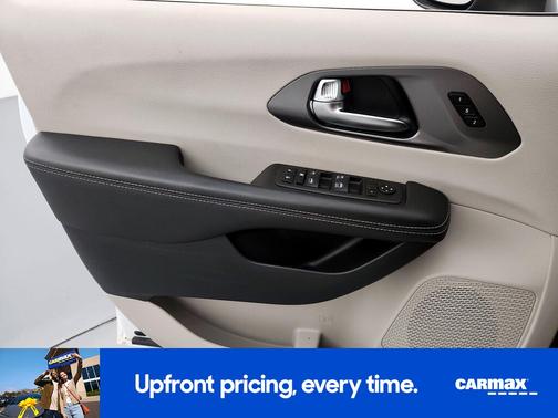 White 2023 Chrysler Pacifica Touring L