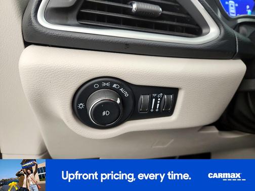 White 2023 Chrysler Pacifica Touring L
