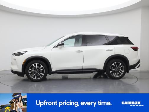 White 2023 INFINITI QX60 Luxe