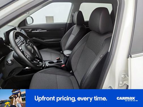 White 2023 Kia Seltos S