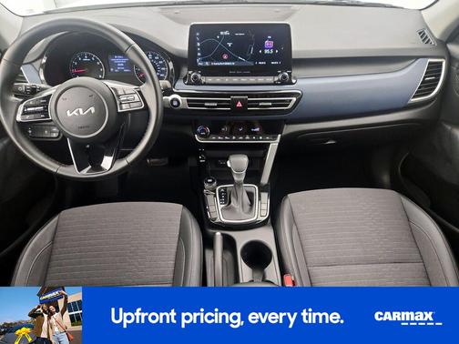 White 2023 Kia Seltos S