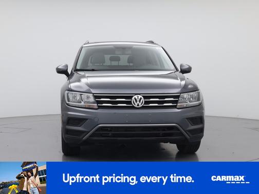 Gray 2019 Volkswagen Tiguan SE