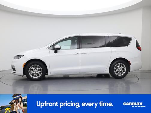 White 2023 Chrysler Pacifica Touring L