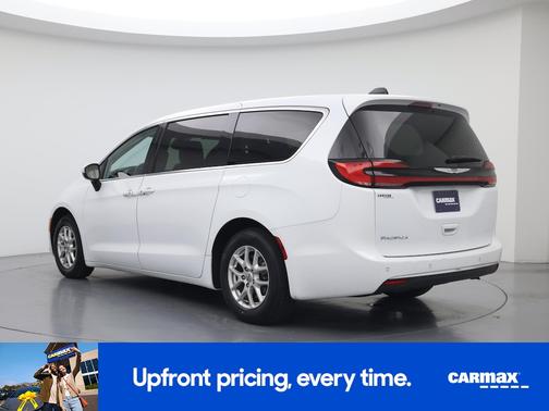 White 2023 Chrysler Pacifica Touring L