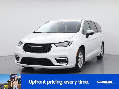 White 2023 Chrysler Pacifica Touring L