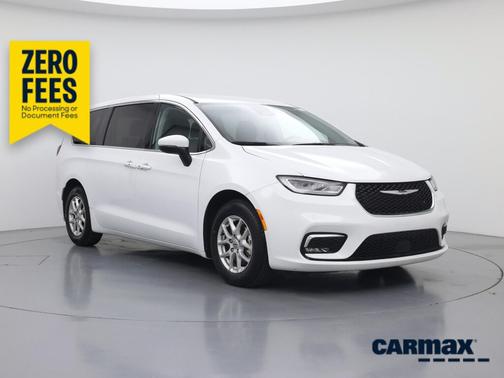 White 2023 Chrysler Pacifica Touring L