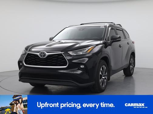 Black 2023 Toyota Highlander XLE