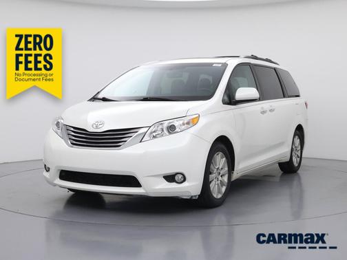White 2015 Toyota Sienna XLE