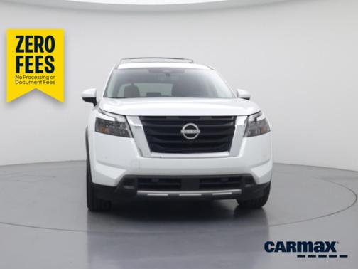 White 2025 Nissan Pathfinder Platinum