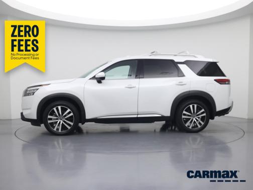 White 2025 Nissan Pathfinder Platinum