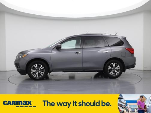 2017 Nissan Pathfinder SV