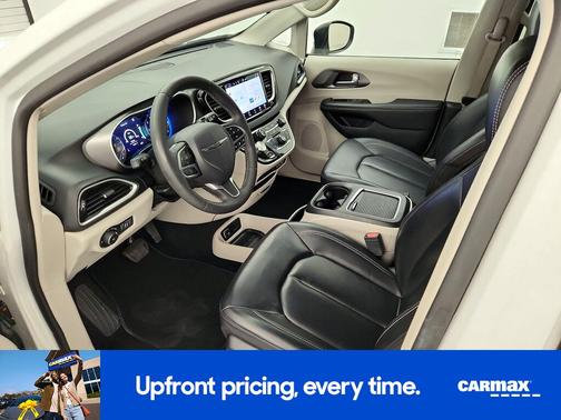 White 2023 Chrysler Pacifica Touring L