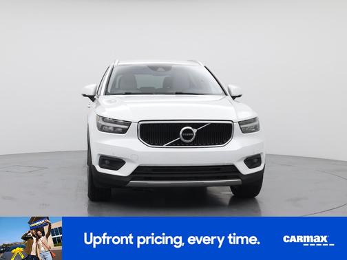 2022 Volvo XC40 T5 Momentum
