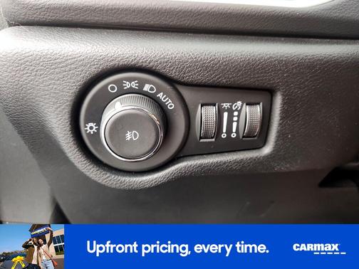 Gray 2025 Chrysler Pacifica Select