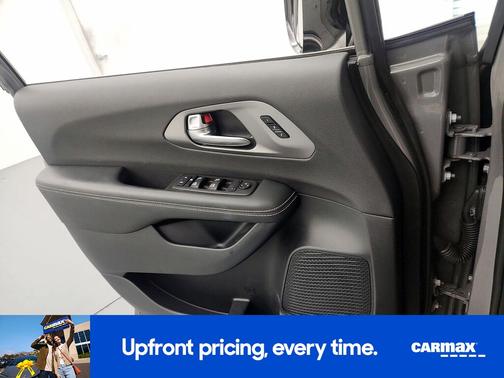 Gray 2025 Chrysler Pacifica Select