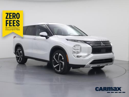White 2024 Mitsubishi Outlander SE