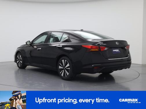 Black 2022 Nissan Altima SV
