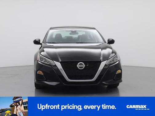 Black 2022 Nissan Altima SV