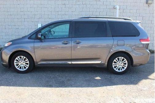 Predawn Gray Mica 2011 Toyota Sienna 5dr 7-Pass Van V6 XLE AAS FWD (Natl)