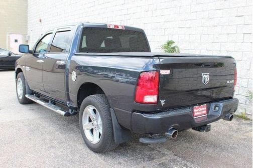 2014 RAM 1500 4WD Crew Cab 140.5" Express