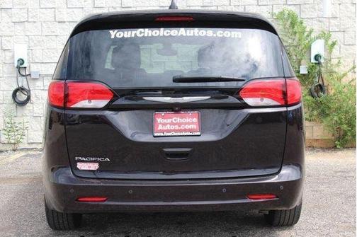 Brilliant Black Crystal Pearlcoat 2017 Chrysler Pacifica Touring FWD