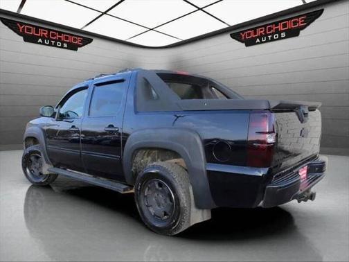 2011 Chevrolet Avalanche 4WD Crew Cab LS