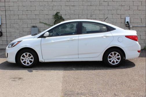 2013 Hyundai Accent SE