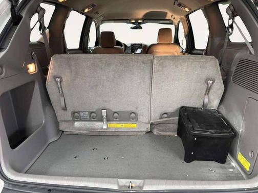 Super White 2010 Toyota Sienna LE