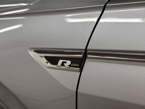Pyrite Silver Metallic 2020 Volkswagen Tiguan 2.0T SE R-Line Black 4MOTION