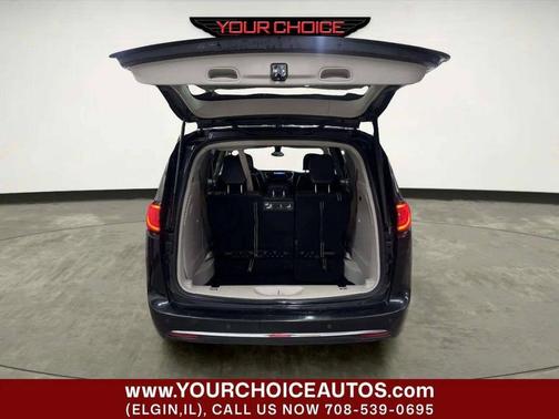 Brilliant Black Crystal Pearlcoat 2018 Chrysler Pacifica Touring-L