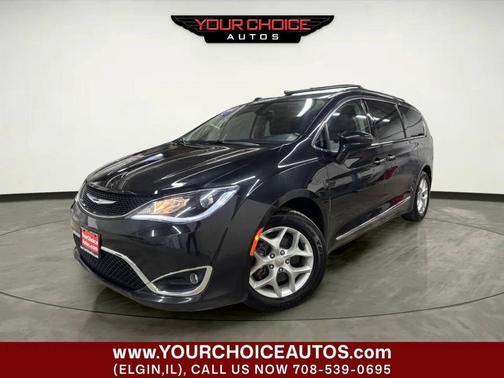 Brilliant Black Crystal Pearlcoat 2018 Chrysler Pacifica Touring-L