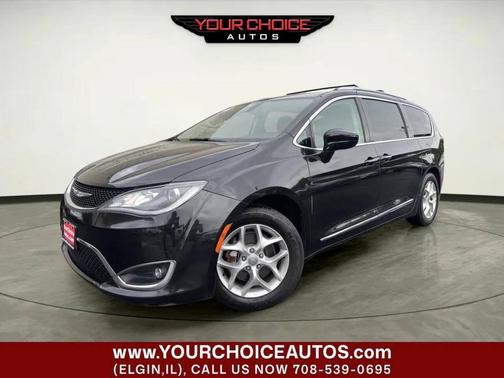Brilliant Black Crystal Pearlcoat 2018 Chrysler Pacifica Touring-L