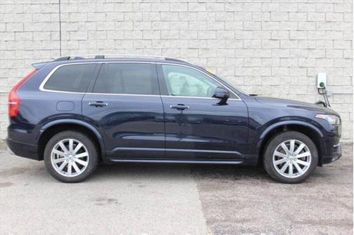 2016 Volvo XC90 T6 Momentum