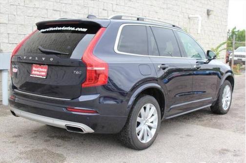 2016 Volvo XC90 T6 Momentum
