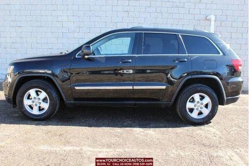 Brilliant Black Crystal Pearl 2013 Jeep Grand Cherokee 4WD 4dr Laredo